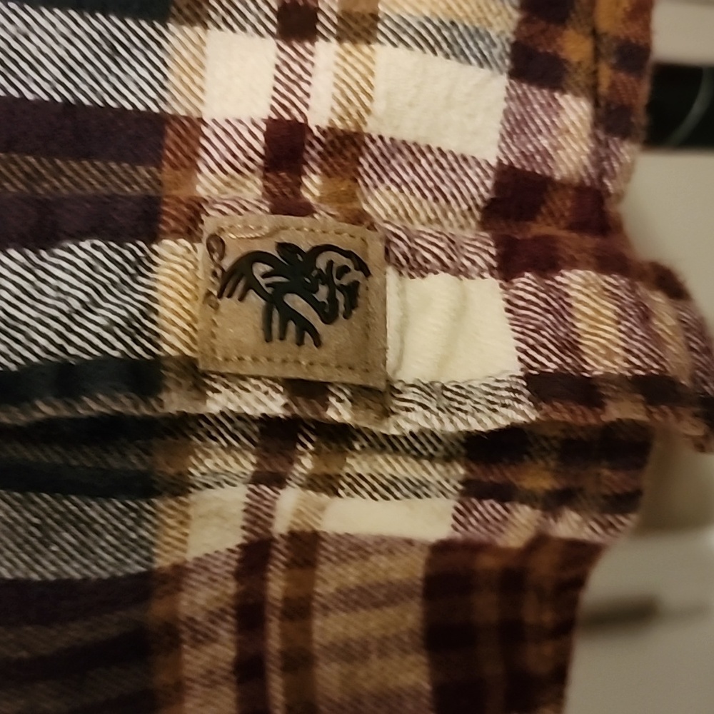Legendary Whitetails Flannel - Picture 3 of 6
